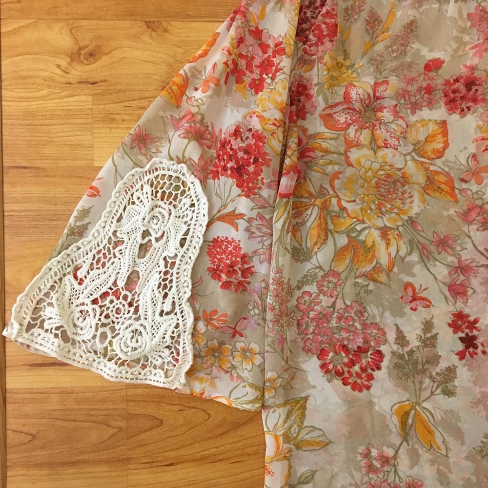 Blouse - Picture 2 of 3